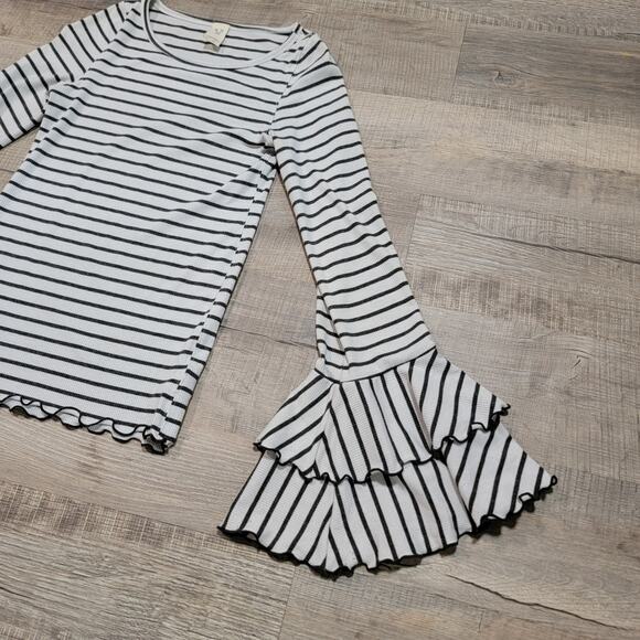 Free People We the Free Good Find Striped Bell Sleeve Shirt Size Medium Ruffle - Picture 3 of 8